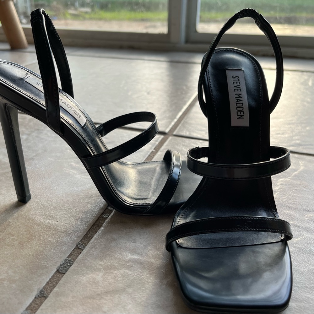 New and never been worn Steve Madden black strappy heels